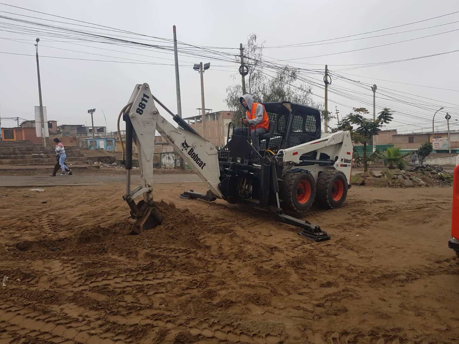 MINICARGADOR BOBCAT S630 CON BRAZO EXCAVADOR